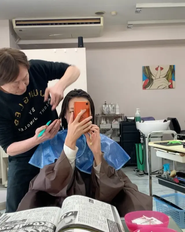 .
.
髪質改善キラ輝カット（デザインカット）

※ マイクロバブルシャンプー、トリートメント、電気針揉みほぐし、ブロー込み

※ こんな方には特におススメ致します。

・自分に似合うスタイルが分からない
・クセ毛、剛毛、多毛、などで自分の思い通りのスタイルが出来ない
・直ぐに枝毛になる、髪が傷みやすい
・ハリコシツヤ、ボリュームがない
・最近髪が弱って来た

※ 一人ひとりの髪質、ダメージに合わせてシャンプー、トリートメントを使い分けています。