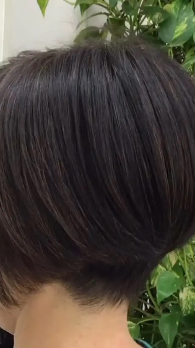 .
.

Ｋのデザインカット・・・

貴女の髪をＫに任せて頂けたら、その期待に応えるようあらゆるカットテクニックを駆使して貴女様の望むスタイルを創り出します。