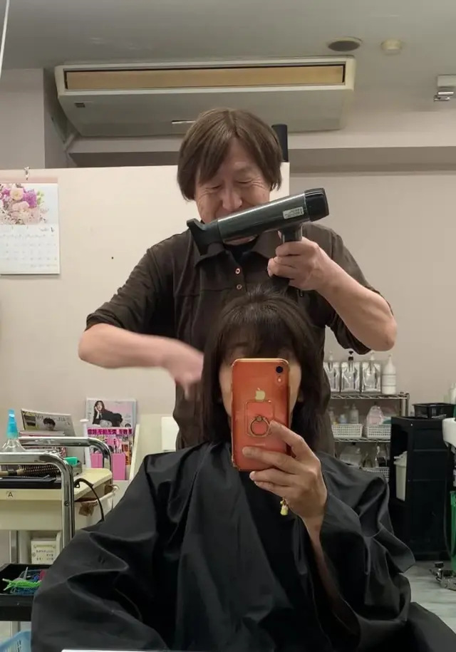 髪質改善 キラ輝カット(デザインカット）

通常7,700→ ４,９５０円 ↓
https://manasys.jp/lp/01520
(他メニューも４,840円引き)

★ デザインカット初回無料
２度目からは永久に半額３,850円
３親等も同じく永久に３,850円

他にも沢山の無料特典があり↓
https://hairstudio107.top/

.

 #上大岡美容室 #美容室美容院 #縮毛矯正 #自然な仕上りの縮毛矯正 #縮毛矯正の得意な店 #丁寧な技術で好評の美容室 #自然な感じの縮毛矯正 #デザインカット #ボブカット得意 #イチゴカラー #白髪染め #明るい白髪染め #カットカラー #カット #トリートメントカラー #弘明寺美容室 #港南中央美容室 #横浜市美容室 #フレンチカットグラン #ボリュームコントロールカット #キラ輝トリートメントコース #キラ輝カット #キラ輝カラー #キラ輝縮毛矯正 #質感カット #髪質改善 #進化系カット